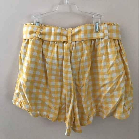 Yellow plaid shorts - Picture 2 of 4